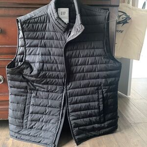 Black Gap thin vest. Size men’s XL.